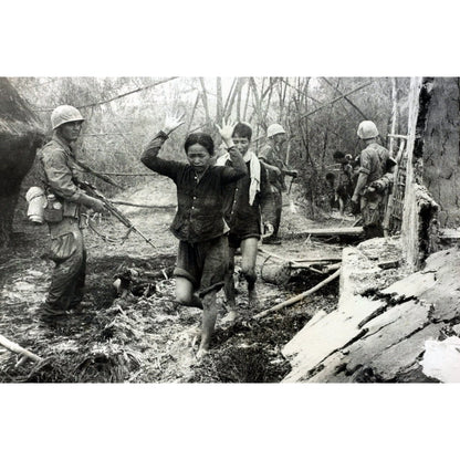 THE VIETNAM WAR [DVD][10-Discs] (Documentary/History, Compatible with all DVD players)