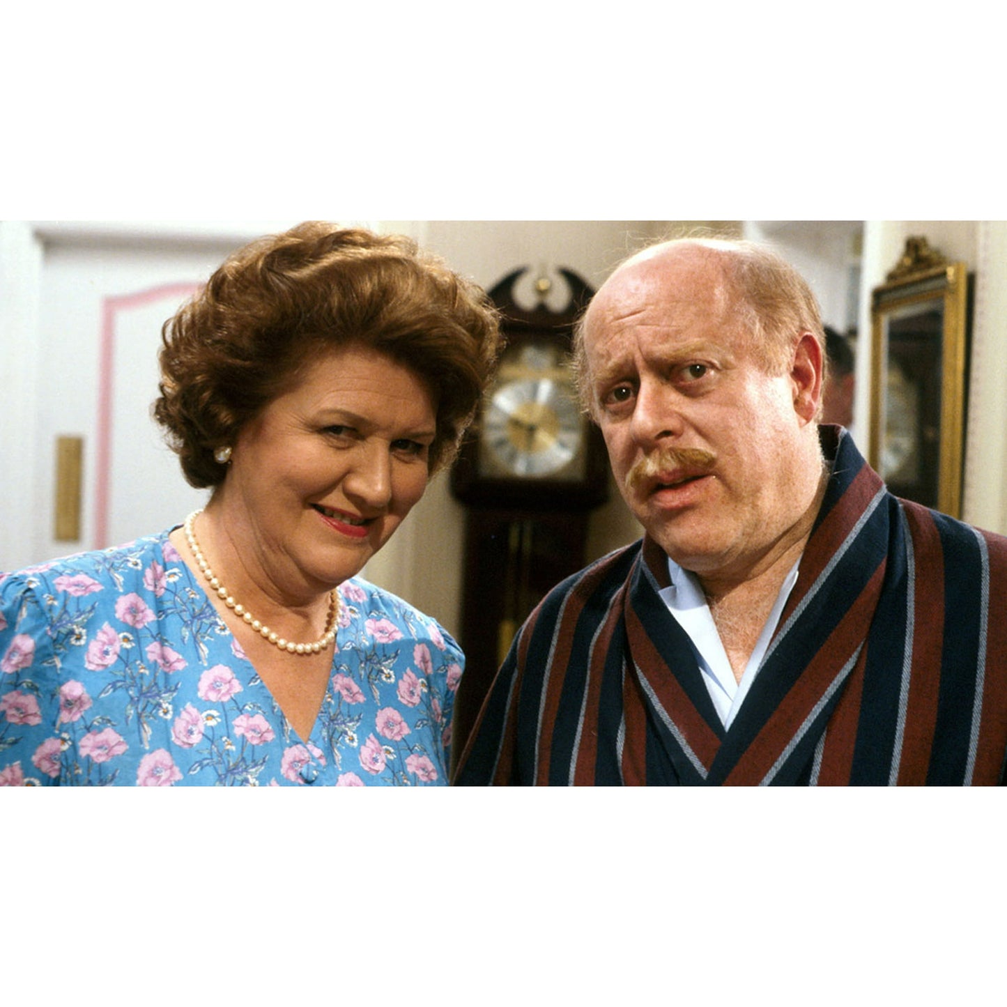 Keeping Up Appearances Collector's Edition [DVD][10 - Discs] (Comedy, Family, British TV Series, Compatible with All DVD Players)